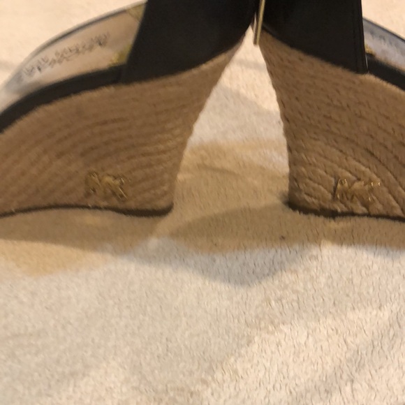 Micheal Kors Ladies size 7 shoes - Picture 5 of 6
